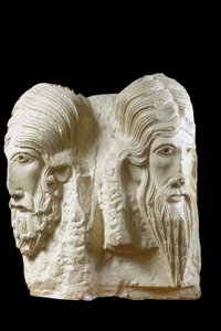Fragment einer Büste mit drei Köpfen, die die Dreifaltigkeit darstellen, aus der Kirche der Verkündigung in Nazareth
