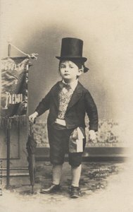 Kleiner Junge im Anzug von Italian Photographer