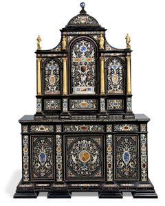Ein italienischer Kabinett mit Ormolu-Montierung, Elfenbein und Hartstein-Einlagen von Italian School