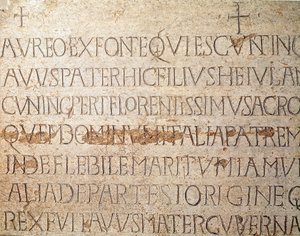 Archäologie des Mittelalters. Barbarische Kunst der Lombardei: Grabstein des Langobardenkönigs Cunipert, bekannt als der Fromme (Cuniperto, 678-700). Langobardische Kunst. Pavia, Städtisches Museum, Archäologische Abteilung von Italian School