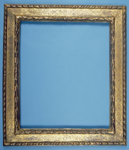 Geschnitzter und vergoldeter Plattenrahmen mit einem gestuften Blumendesign von Italian School