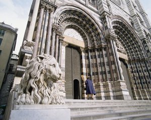 Fassade der Kathedrale von San Lorenzo von Italian School