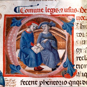 Buchstabe verziert mit zwei Figuren. Miniatur aus dem Codex „Breve delle Leggi comunali“, Index der Gesetze der Republik Pisa (1208-1307). 13. Jahrhundert. Pisa, Nationalarchiv