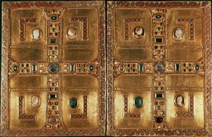 Lombardische Kunst: Evangelium der lombardischen Prinzessin Theodelinde von Bayern (6. Jahrhundert). Es ist mit Goldplatten bedeckt, die mit Emaille und Edelsteinen verziert sind und ein lateinisches Kreuz bilden. 603. Basilika San Giovanni Battista a Monz von Italian School