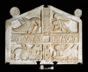 Marmorskulptur mit Symbolen der Evangelisten (Tetramorph) von Italian School