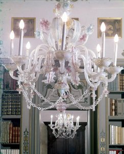 Murano-Glasleuchter aus dem 18. Jahrhundert. Palazzo Lechi in Montirone bei Brescia. von Italian School