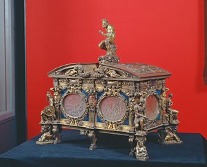 Die Farnese-Truhe, von Sebastiano Sbarri (fl.1548-61) und Giovanni Bernardo da Castel Bolognese, 1548 (Silber und Lapislazuli)