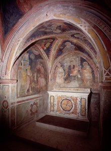 Ansicht des Presbyteriums der Oberkirche mit dem Altar im Cosmatesken Stil von Italian School
