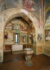 Innenraum des Baptisteriums mit Fresko, das Szenen aus dem Leben des Heiligen Johannes darstellt, von Tommaso Masolino da Panicale (1383-ca.1447) von Italian School