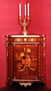 Eckschrank, eines von einem Paar von J.F. Oeben, Paris, ca. 1760-62