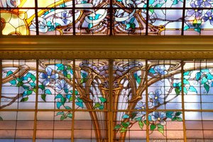 Nancy (Département 54), Jugendstil, „La verrière aux Clématites“ (1901), Buntglasfenster von Jacques Gruber (1870-1936)