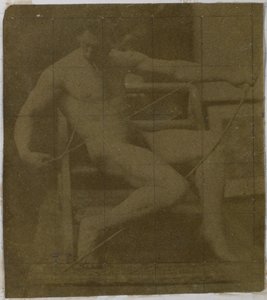 Studie eines männlichen Aktmodells, sitzend auf einer Treppe, von vorne gesehen mit Seil und Bogen auf dem Schoß, im Atelier von Jacques de Lalaing