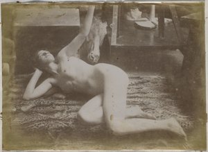 Studie eines weiblichen Aktmodells, liegend auf einem Tigerfell, im Atelier von Jacques de Lalaing von Jacques Lalaing (attributed to)