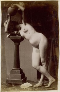 Studie eines weiblichen Aktmodells, von vorne gesehen, im Atelier von Jacques de Lalaing, Vorstudie für einen kreisförmigen Brunnen