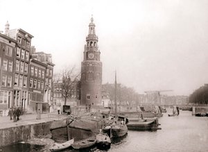 Schiffe auf dem Kanal vor dem Montelbaanstoren, Amsterdam, 1898 von James Batkin