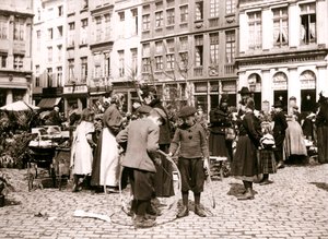 Jungen mit Reifen auf einem Markt, Rotterdam, 1898 von James Batkin