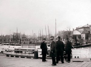 Männer bei einem Kanalboot, Rotterdam, 1898 von James Batkin