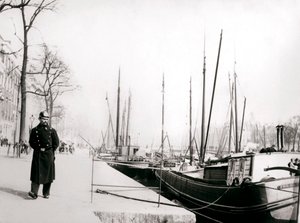 Polizist an einem Kanal, Rotterdam, 1898