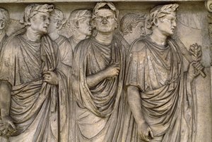 Ara Pacis Augustae, ein freistehender Altar einer Gruppe von Witwen, Magistraten, Priestern...