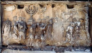 Abschnitt eines Reliefs, das römische Soldaten zeigt, die heilige Beute wegtragen von James L Stanfield