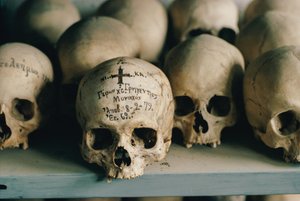 Der beschriftete Schädel eines Priesters in der monastischen Gemeinschaft von St. Anna. Berg Athos, Griechenland.