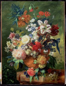 Stillleben mit Blumen und einem Vogelnest auf einem Sockel