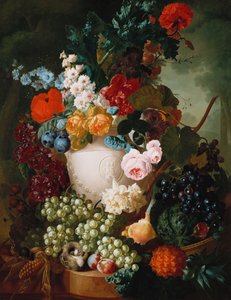 Rosen, Mohnblumen und andere Blumen in einer skulptierten Vase mit Früchten, einer Maus und einem Vogelnest auf einem Steinsims