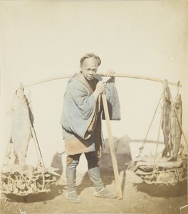 Fischer mit seinem Fang von Japanese Photographer
