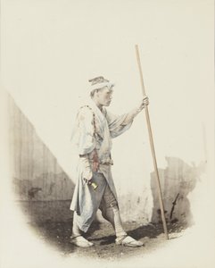 Japanischer Mann mit Glocke von Japanese Photographer