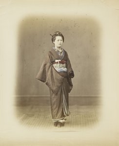 Japanische Frau in traditioneller Kleidung von Japanese Photographer
