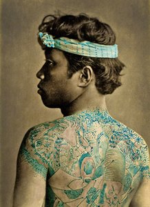Porträt eines Mannes mit traditionellen japanischen Irezumi-Tattoos, ca. 1880 (handkoloriertes Albuminfoto)