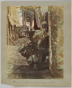 Stein geschnitzter Pfosten am Eingang zu Tōshō-gū, Nikko, Japan von Japanese Photographer