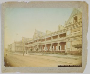 Das Grand Hotel in Yokohama, Japan (handkoloriertes s/w-Foto) von Japanese Photographer
