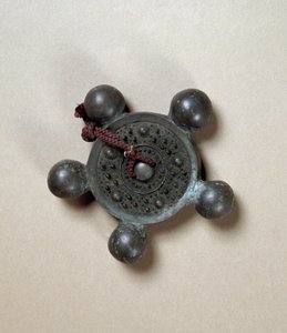 Bronzespiegel mit fünf kleinen Kugeln, Kofun-Periode (250-538)