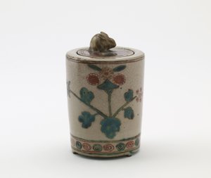 Zylindrischer Räucherofen mit Hase auf dem Deckel, Edo-Zeit oder Meiji-Ära