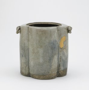 Vierlappiger Wasserkrug für Teezeremonie mit zwei Henkeln, Gifu Präfektur, Edo-Periode, Mitte 17. Jahrhundert von Japanese School
