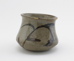 Einzelschale mit breitem Boden und ausladendem Rand, Saga-Präfektur, Edo-Zeit, 17.-19. Jahrhundert