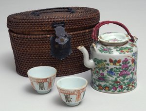 Japanisches Teeset mit Weidenkorb, ca. 1850 von Japanese School