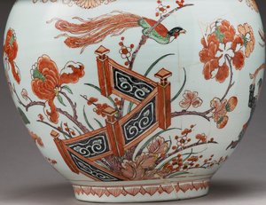 Große Flaschenvase, in Holland im Imari-Stil dekoriert, Ko-Imari, spätes 17. Jahrhundert (Irdenware mit Emaille überglasur) (Detail) von Japanese School