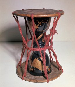 Otsuzumi: Sanduhrförmige japanische Trommel