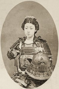 Porträt einer Kriegerin mit Blumen im Haar, ca. 1895