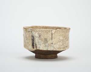 Seto-Keramik Teeschale im Dekorierten Shino-Stil von Japanese School