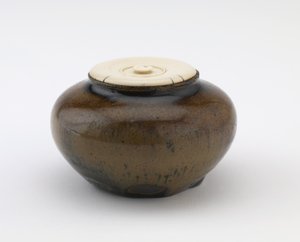 Kleine Krug verwendet als Teedose, Gifu-Präfektur, Muromachi- oder Momoyama-Zeit