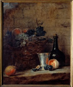 Korb mit weißen und schwarzen Trauben, Silberbecher und Flasche von Jean Baptiste Simeon Chardin