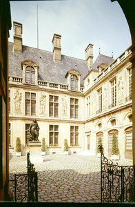 Blick auf den Ehrenhof des Hôtel Carnavalet, erbaut ca. 1545