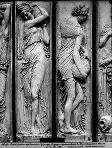 Reliefs vom Brunnen der Unschuldigen (Detail) von Jean Goujon