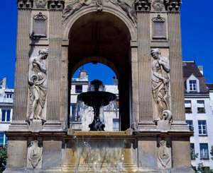 Architektur: Detail des Brunnens der Unschuldigen, der die Nymphen darstellt