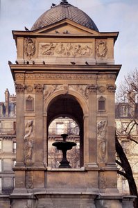 Architektur: Blick auf den Brunnen der Unschuldigen. Entworfen von den Architekten Jean Goujon, Augustin Pajou und Pierre Lescot. 1546-1549. Place Joachim du Bellay, Paris.