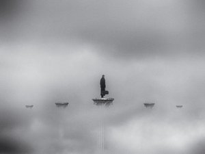 Einsamer Reisender im Nebel von Jeffrey Hummel