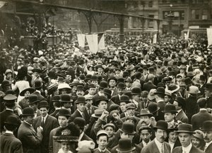 Menschenmenge auf dem Union Square bei einem Suffrage Meeting